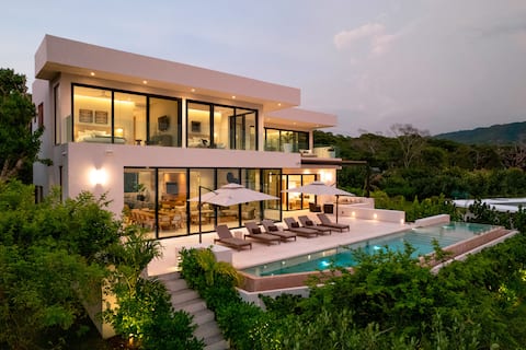 Casa Todos Juntos Oceanfront staff pool Bolongo