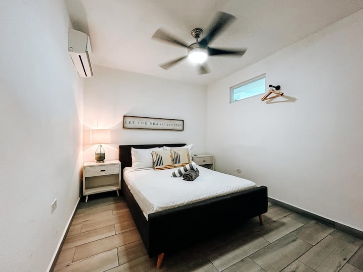 Уживајте во мирни ноќи и удобни утра во спална соба создадена за чиста удобност