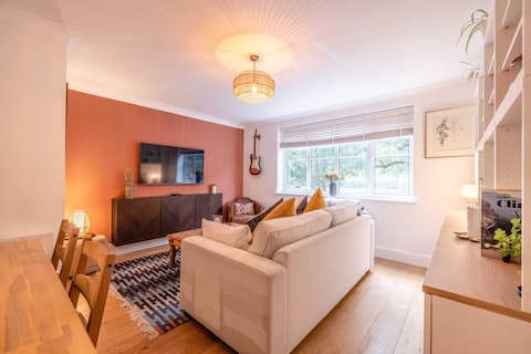 Cozy 1BR Opposite Ascot Racecourse + Free Parking