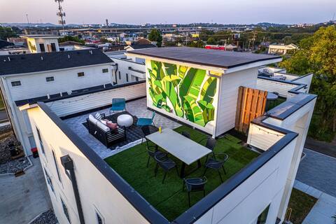 Rockin' Records 232-Rooftop Deck-Mins to Broadway