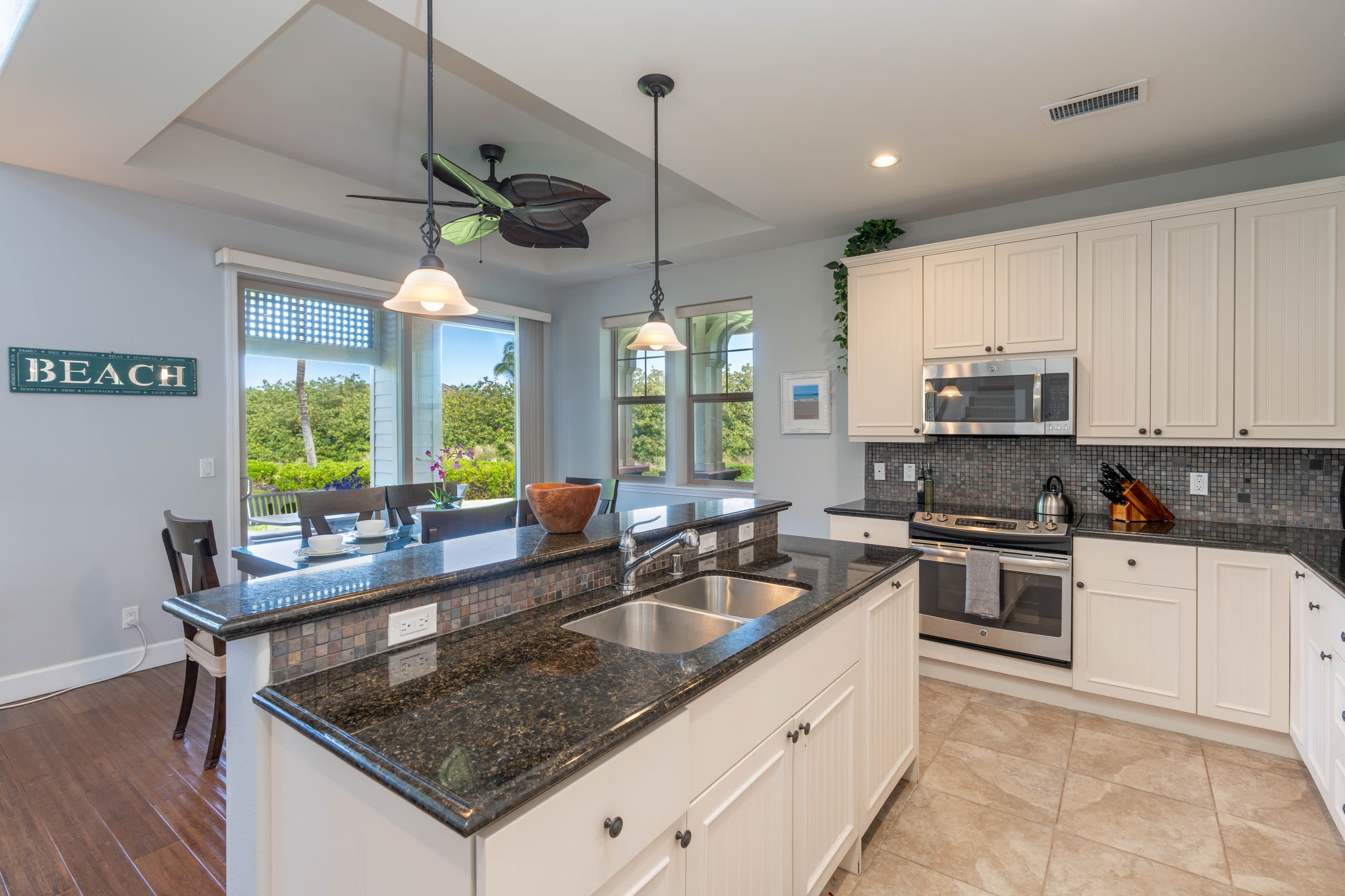 Condo in Waimea · ★4.67 · 2 bedrooms · 4 beds · 2 private baths - Image 5