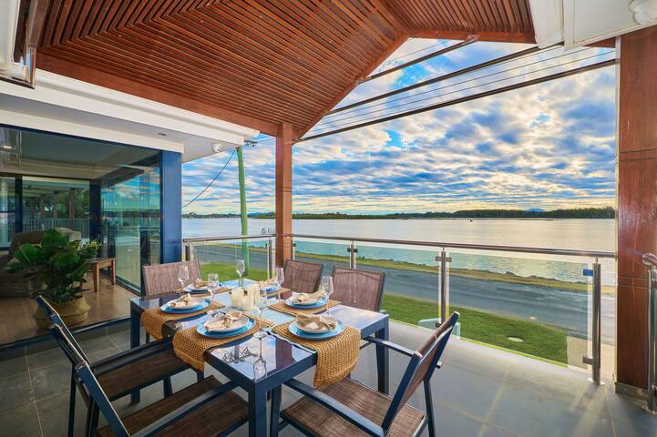 Riverside Luxury gallery image 3