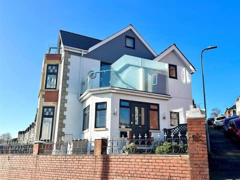 Redlands House - A Stylish Urban Hideaway