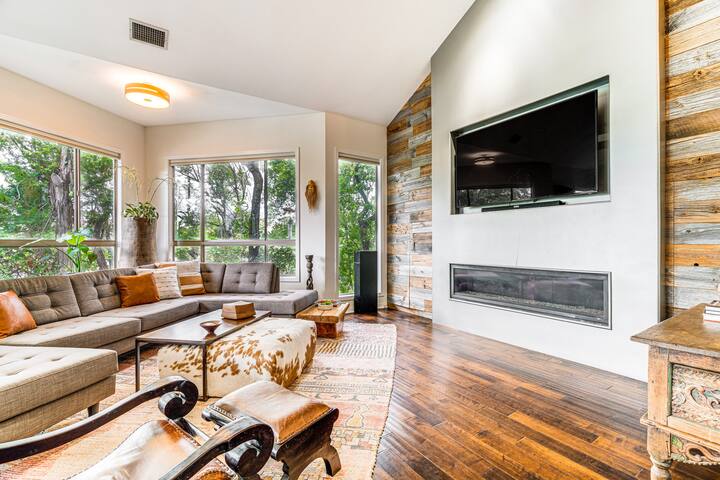 7 Mi to Zilker Park: Oasis w/ Pool & Patio gallery image 3