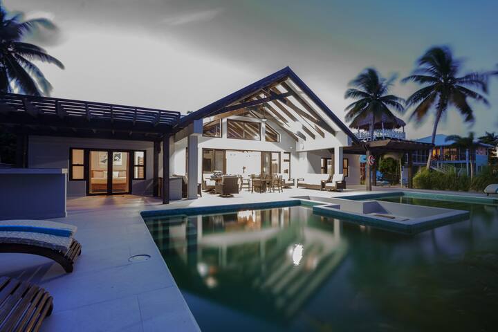 Casa de Wilson – 5 Bedroom Beachfront Villa gallery image 2