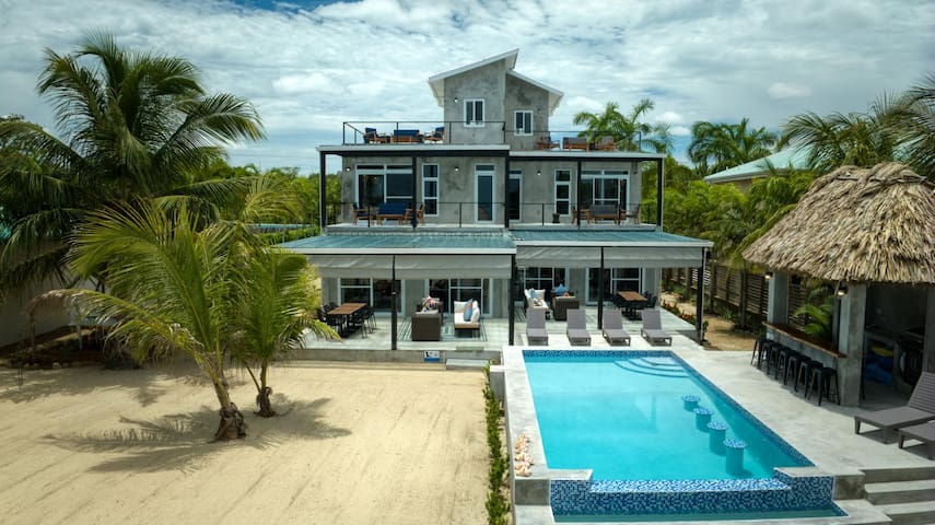 Conmigo Villas – 6 Bedroom Beachfront w/ Pool