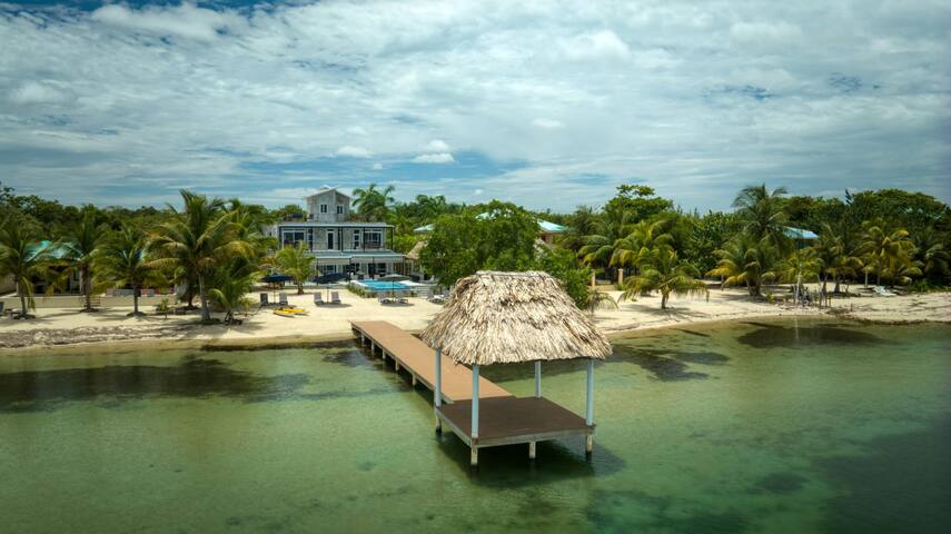 Conmigo Villas – 6 Bedroom Beachfront w/ Pool gallery image 3