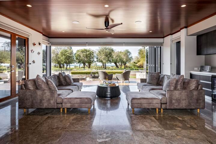 Bayside Bliss gallery image 2