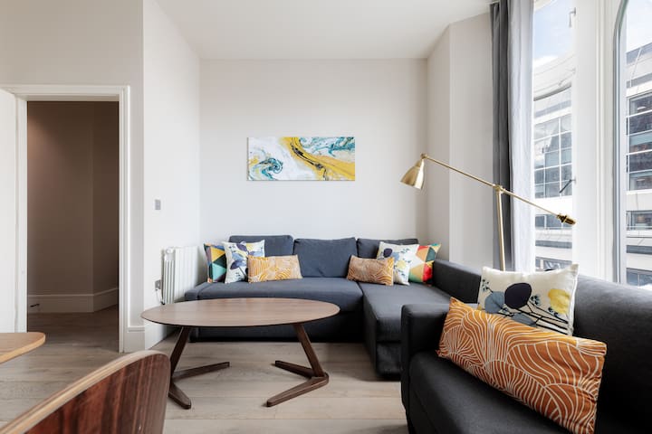 Superb 2 Bedroom Flat opposite Edgware Rd Station gallery image 2