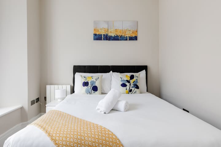 Superb 2 Bedroom Flat opposite Edgware Rd Station gallery image 4