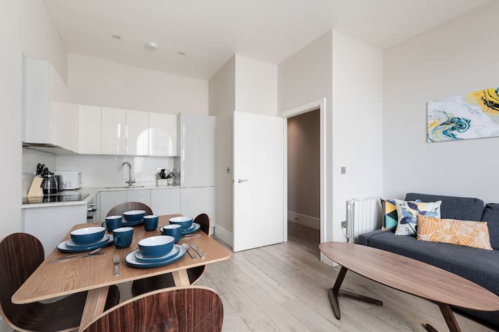 Superb 2 Bedroom Flat opposite Edgware Rd Station gallery image 3