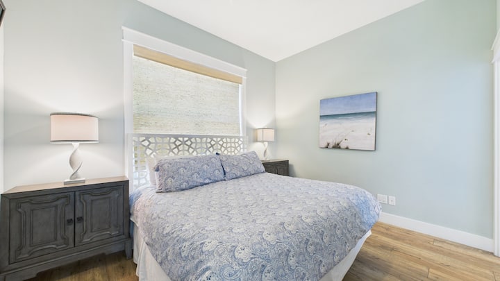 Drugi kat – spavaća soba s bračnim krevetom, televizorom i vlastitom kupaonicom