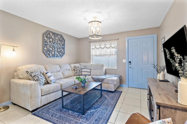 Spanish Villa's 2/1 Condo! Steps To Beach Access! - Indian Rocks Beach, FL