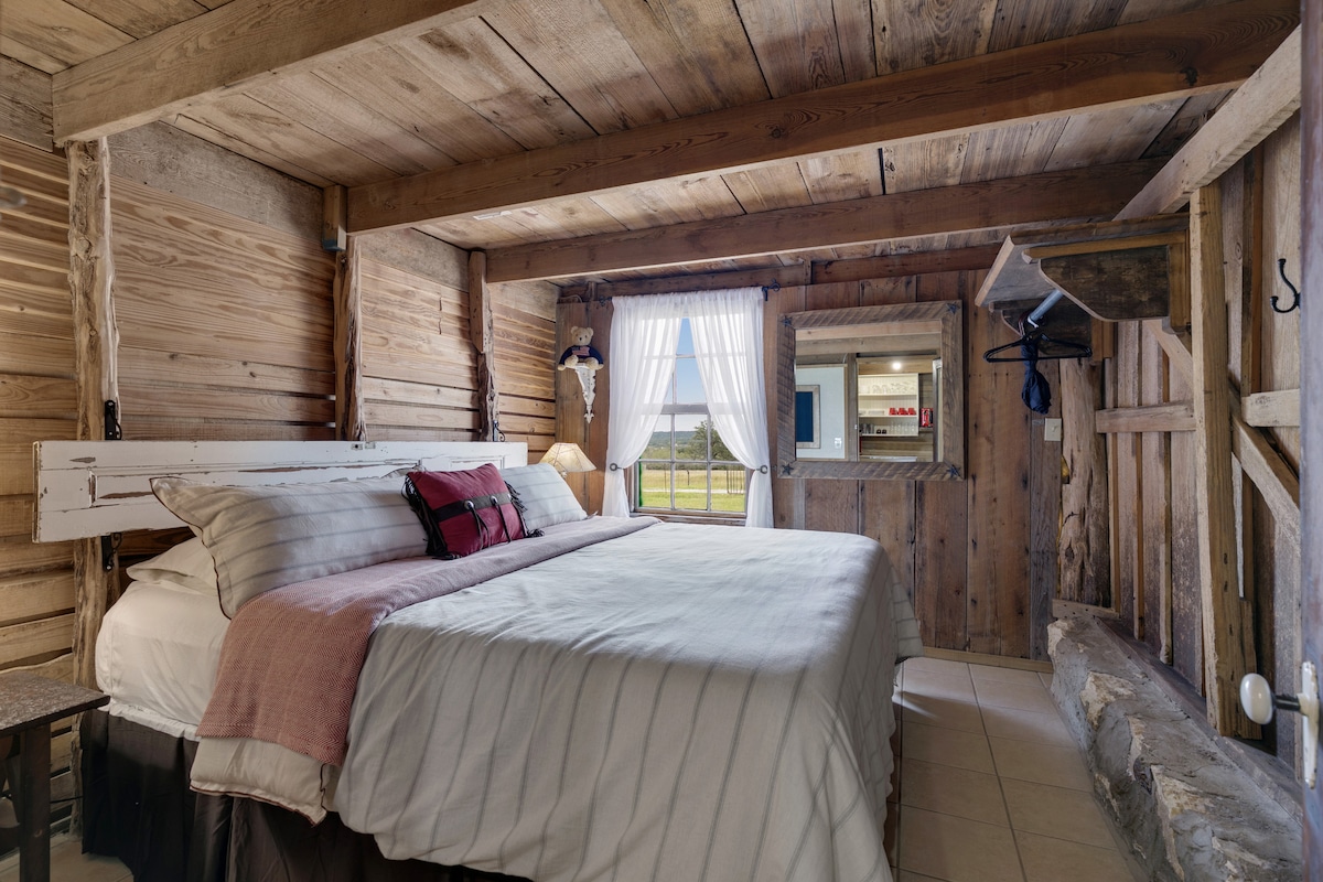 غرفة النوم الثانية هزاز أوكس بارن كوخ