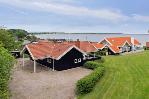 Lovely summer house with sea view