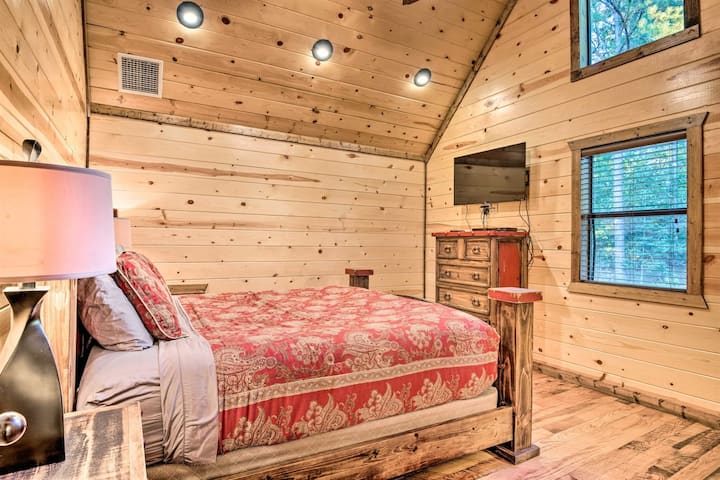 Dhoma e gjumit: Sharmi rustik plotëson rehatinë moderne me thekse mahnitëse druri dhe një pamje të qetë!