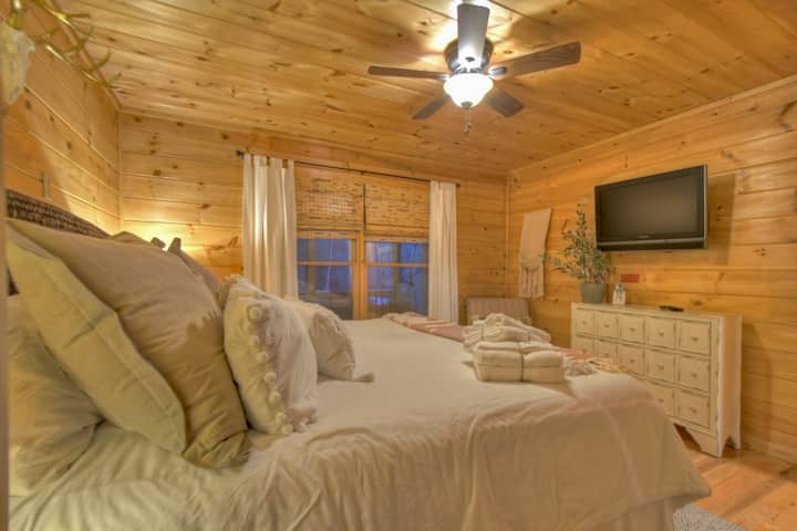 Суперголяма спалня на основното ниво 