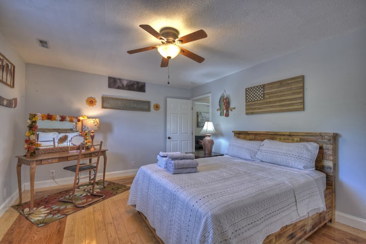 Надворешна спална соба со брачен кревет (широк 150-179 см)