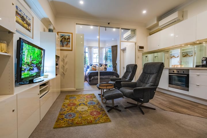 Long-term Listing - Oversized Potts Point Studio - Sydney