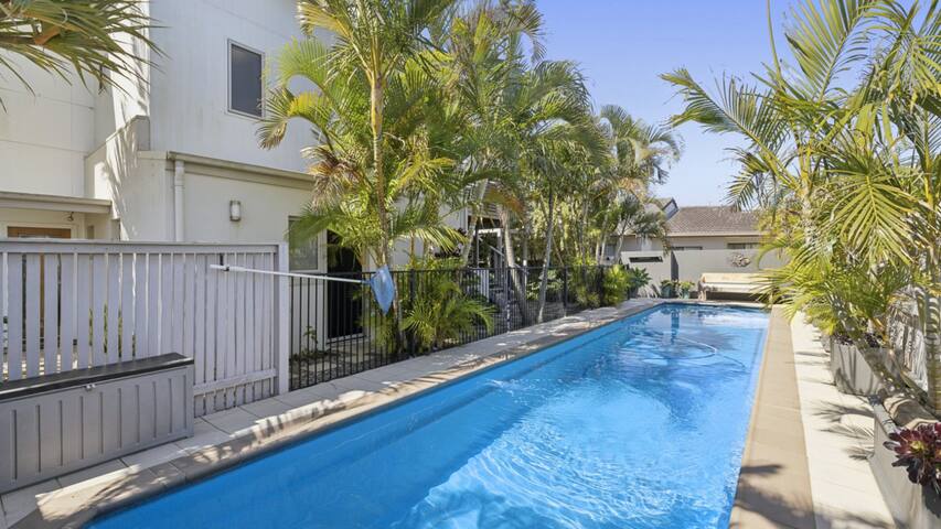 Whale Watches-Observation-deck, Sleeps 6, Pets gallery image 3