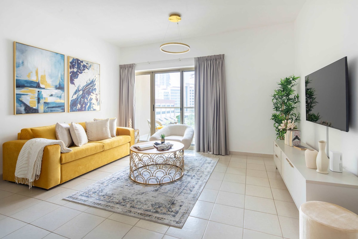 Successful Airbnb property: Immaculate 1BR in The Greens - Sleeps 3! in Al Thanyah Third
