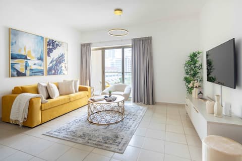 Successful Airbnb property: Immaculate 1BR in The Greens - Sleeps 3! in Al Thanyah Third