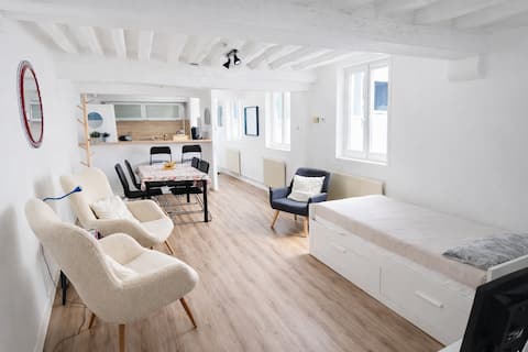 Successful Airbnb property: 2-bedroom apartment Rouen station • free parking in Gare / Jouvenet