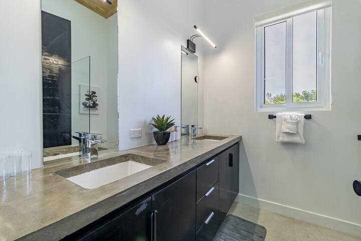 Blue Oasis and Pool Club at Mahogany Bay gallery image 4