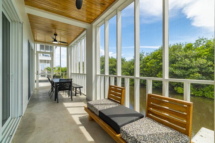 Blue Oasis and Pool Club at Mahogany Bay gallery image 5