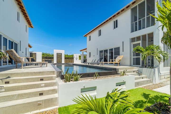 Blue Oasis and Pool Club at Mahogany Bay