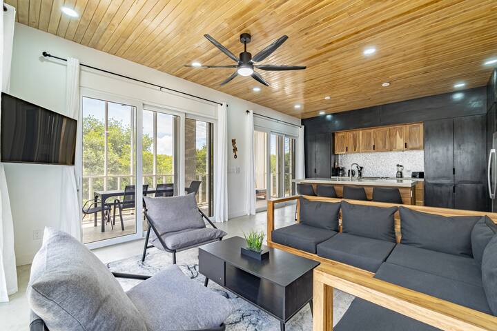 Blue Oasis and Pool Club at Mahogany Bay gallery image 2