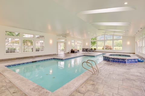 Private Pond & Indoor Pool: Grand Arlington Villa!