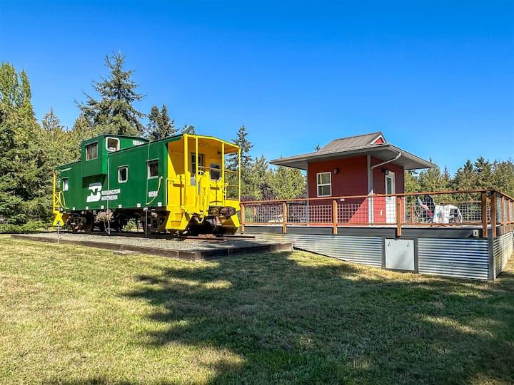 Railway Getaway: Flawless Remodeled Caboose 1br - 安吉利斯港