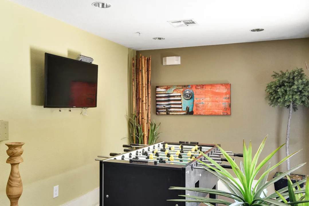 Top Floor SoCo 2BR King Suite | 8 mins to Downtown