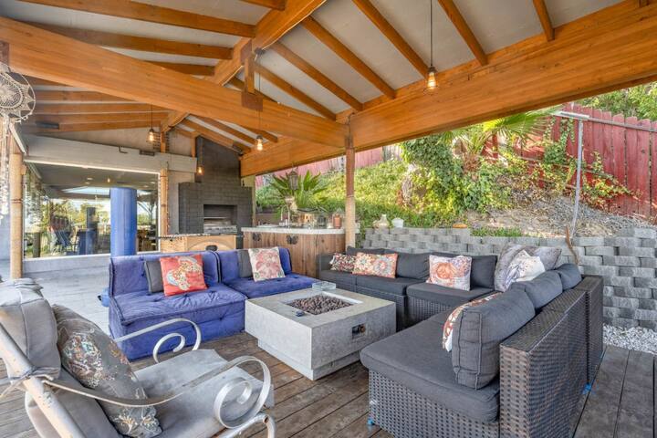 ৎ୭Middlebury Heightsৎ୭heated poolJacuzi games&more gallery image 5