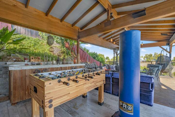 ৎ୭Middlebury Heightsৎ୭heated poolJacuzi games&more gallery image 2