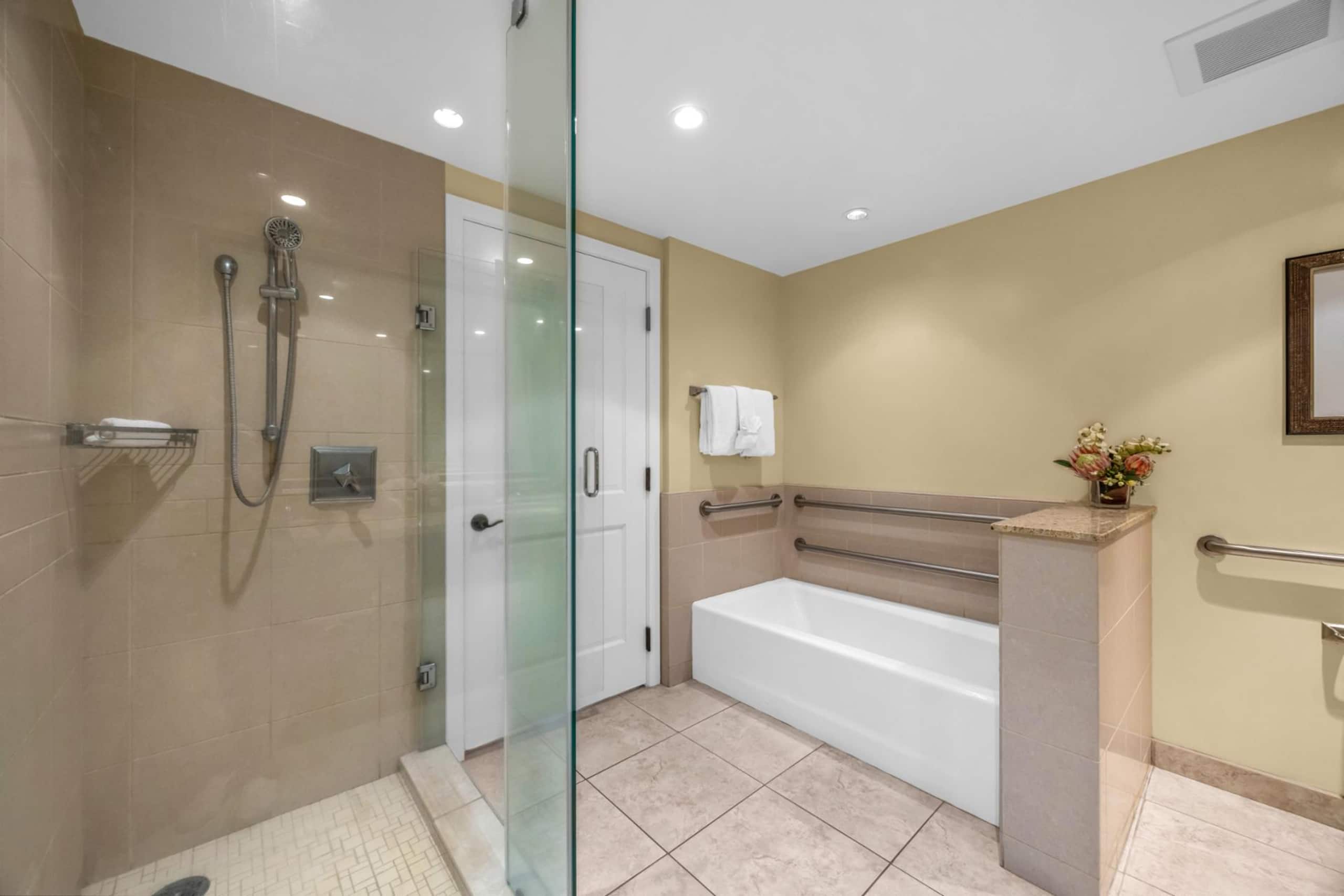 Condo in Lahaina · ★5.0 · 1 bedroom · 2 beds · 1 bath - Image 24
