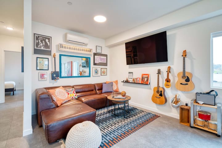 Luxury Penthouse – Rooftop Deck – 2BR – AC