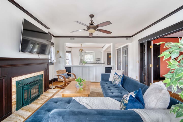 Alphabet District Gem • AC • Patio • Fast WiFi