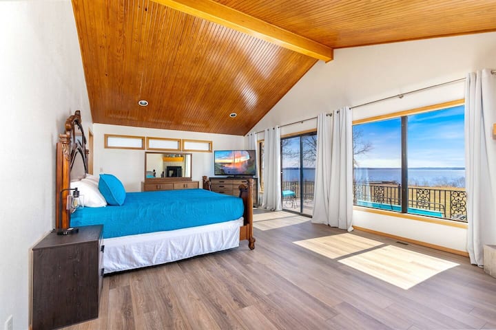 Smart TV, electric fireplace, wide doorways, ensuite bathroom, King bed and travel crib.