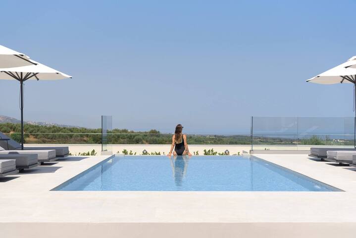 Caelum Villa, By Hellocrete