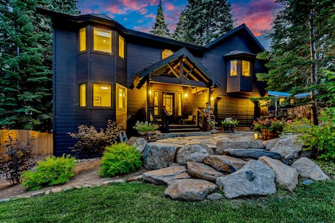 Modern Mountain Luxury Retreat: Hot Tub & Grill