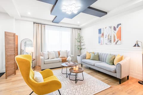 Luxury Family Home | Sleeps 10 | King Bed