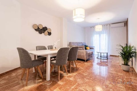Anuncio de Airbnb popular: Brand new, right in the center, parking en Huelva