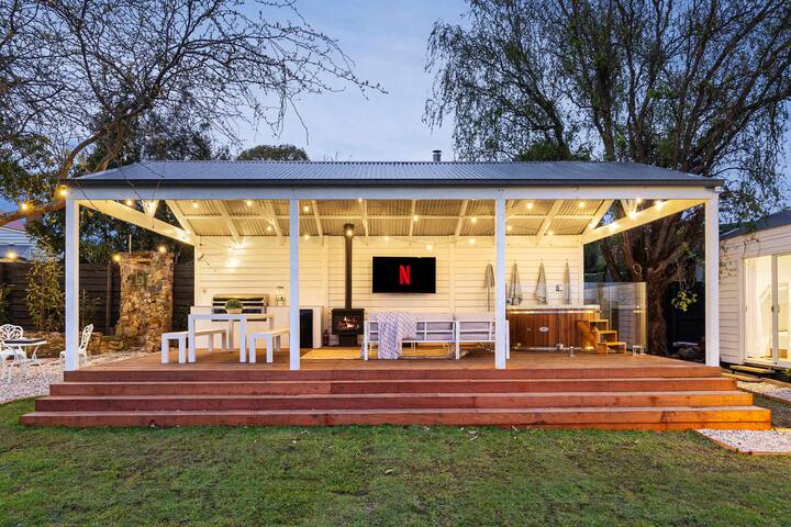 Bella’s Cottage Yarra Valley | Spa & Sauna gallery image 4