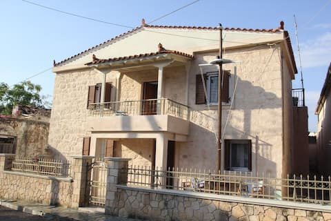 Kipseli s Stone House by Frangki