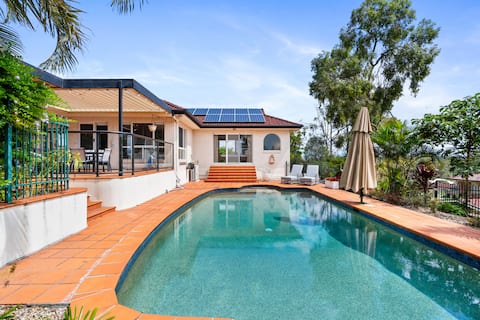 Peaceful Family Home: 4-Bed, Pool, Alfresco Dining