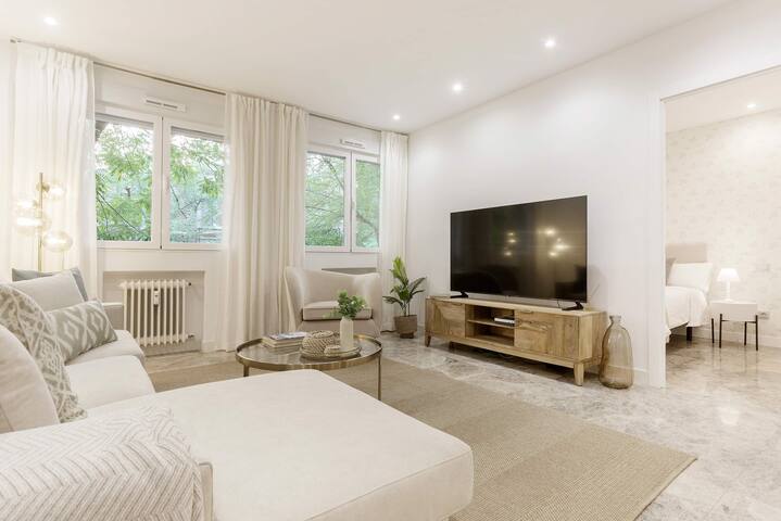 Exclusive apartment in Madrid. Goya gallery image 2