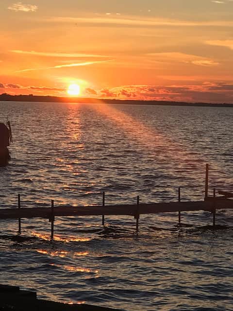 Lakefront - Fall Colors Family Getaway with Dock!