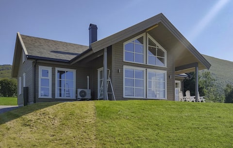 4 bedroom nice home in Hildre